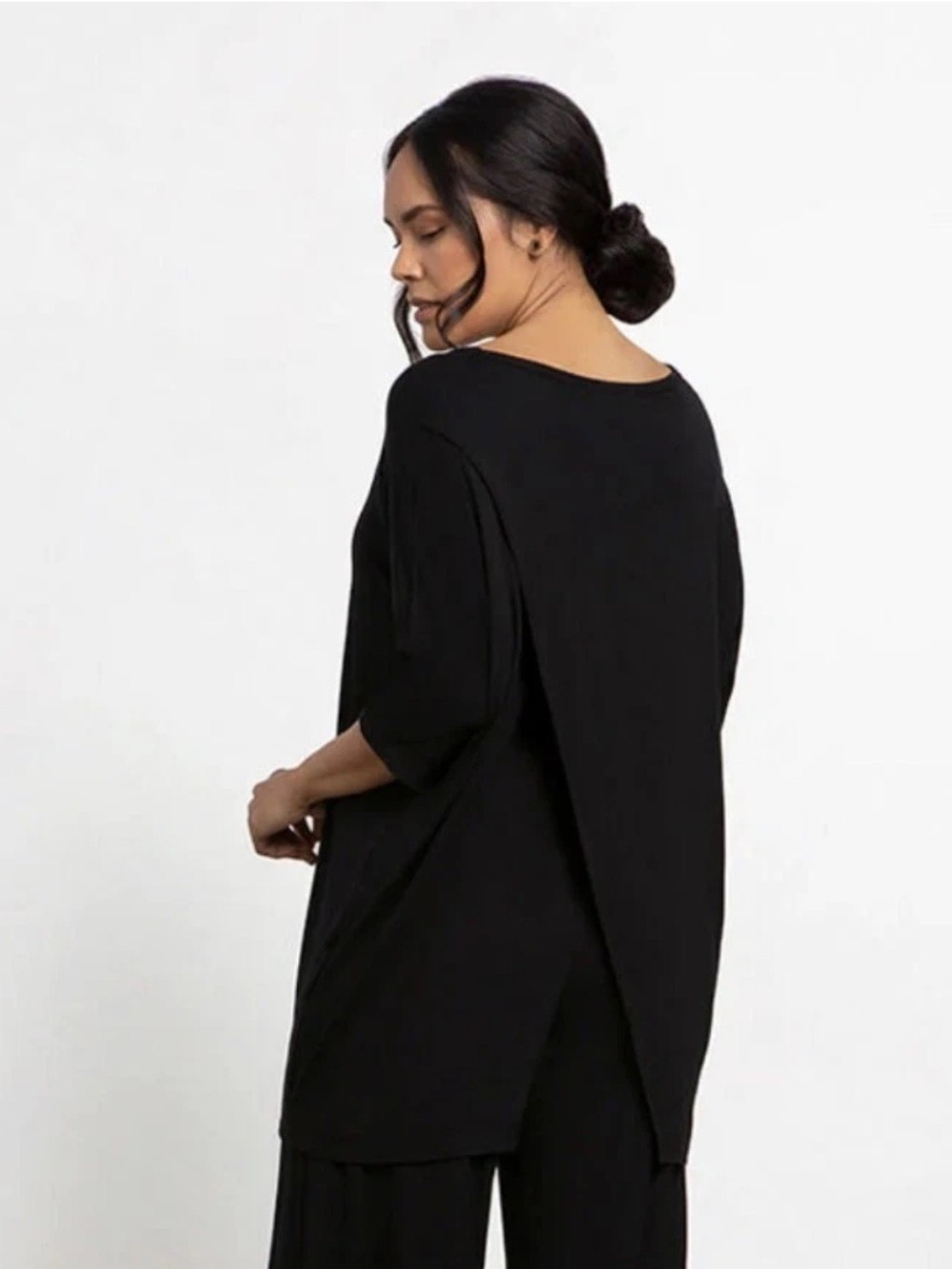 Sympli Bamboo Crisscross Tunic, Elbow
Black Size Medium NWT